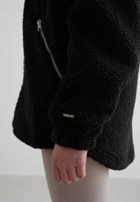 Thumbnail Image 4
