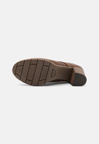 Marco Tozzi Botines bajos - cognac