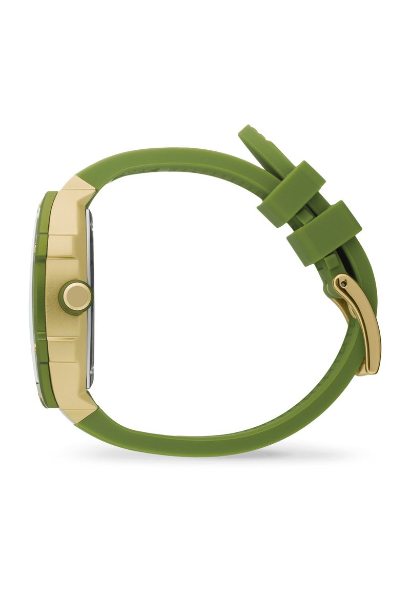 Montre avec bracelet en silicone vert et boîtier en acier inoxydable doré. Présente un cadran rectangulaire, une couronne circulaire et une boucle sécurisée.