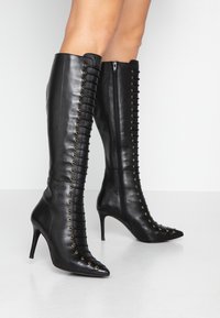 KIOMI Botas con cordones - black