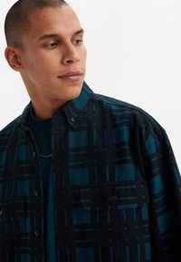 Levi's® Skateboarding SKATE UNISEX - Užsagstoma palaidinė - black pond/green