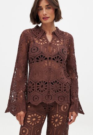 CROCHET LONG SLEEVE  - Blúzka so zapínaním na gombíky - brown