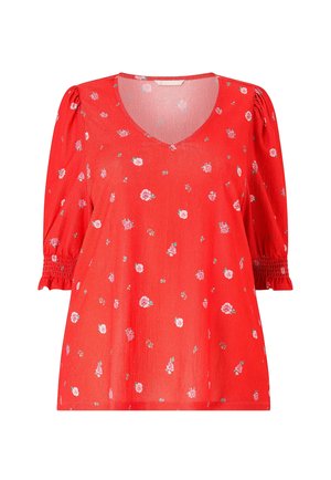 Rode V-hals blouse met kleine roze bloemenprint, driekwart pofmouwen en elastische manchetten met ruches.