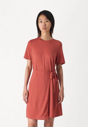 Short-sleeve dress in a terracotta hue, featuring a tie waist detail, soft texture, and a relaxed A-line silhouette.