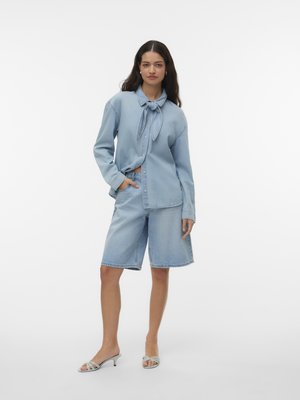 Vero Moda VIONETTE BOW - Πουκαμίσα με κουμπιά - medium blue denim