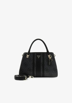 Sac à main Guess noir avec deux poignées supérieures, bandoulière détachable, motif monogramme et breloques logo dorées.