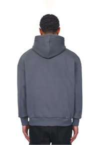Grauer Kapuzenpullover mit lässigem Schnitt, langen Ärmeln, einer geräumigen Kapuze sowie gerippten Bündchen und Saum. Aus einem glatten Baumwoll-Mix.