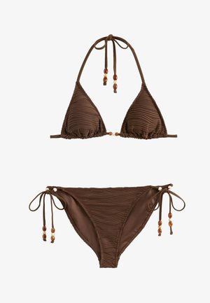 Braunes strukturiertes Bikini-Set mit Triangel-Top und seitlich gebundenem Unterteil, beide mit kleinen dekorativen braunen und cremefarbenen Perlen an den Bändern.