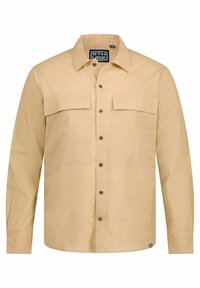 Camisa de manga larga beige hecha de una tela con acabado texturizado. Presenta dos bolsillos en el pecho y cierre de botones en la parte delantera.