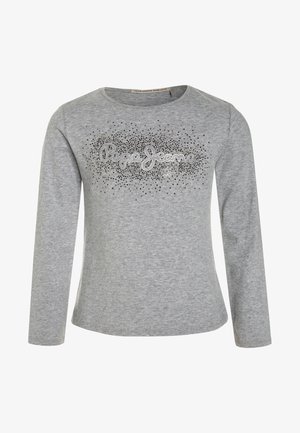 Jasnoszara koszula z długim rękawem i okrągłym dekoltem, ozdobiona czarnymi i srebrnymi ćwiekami tworzącymi na piersi nazwę marki "Pepe Jeans".