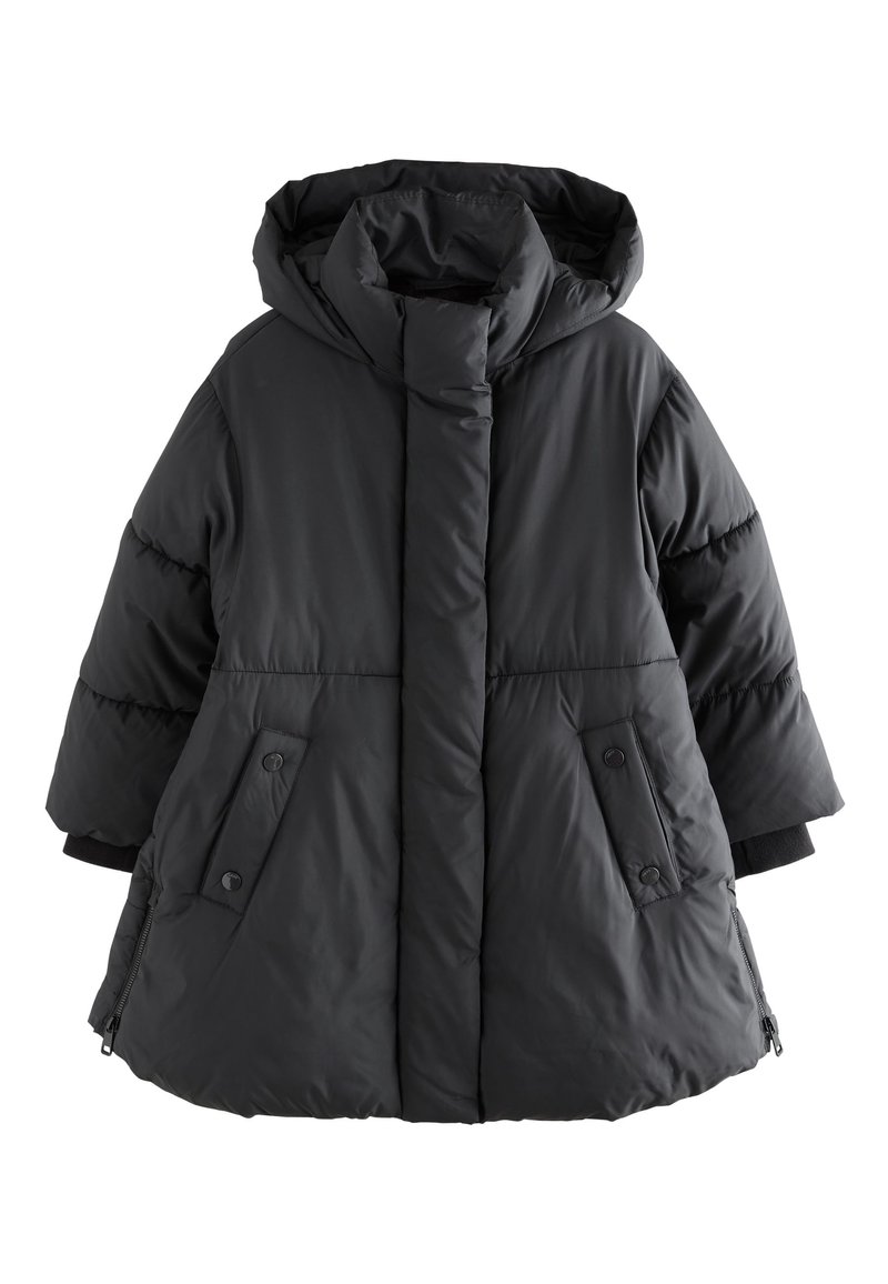 Doudoune noire avec capuche, dotée d'un col montant, de deux poches frontales à fermeture pression, et d'un design matelassé texturé.