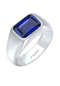 Sterling silver ring med en rektangul�är, djupblå ädelsten. Slät band med polerad yta. Graverad "925 Ag" inuti.