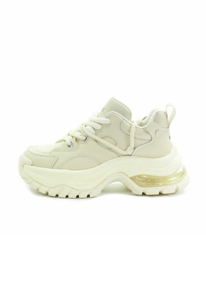 - Sneakersy niskie