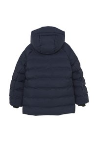 Mörkblå pufferjacka med huva, som har en kviltad design, elastiska manschetter och ett horisontellt randmönster. Slät, isolerad yta.
