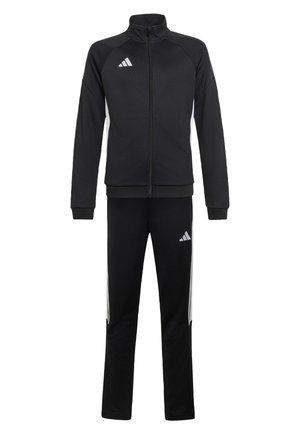 Chándal negro de Adidas con chaqueta con cremallera completa y pantalones, con rayas blancas a los lados y logo de Adidas en el pecho y el muslo.