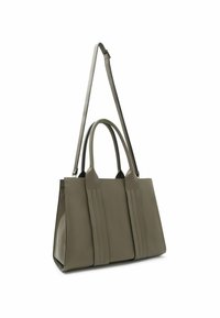 Sac fourre-tout en cuir vert olive avec des bandes latérales contrastantes, double poignées courtes et une bandoulière amovible. Texture lisse, design structuré.