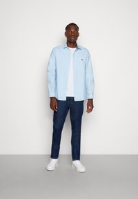 Tommy Jeans SCANTON SLIM - Vaqueros slim fit - denim dark