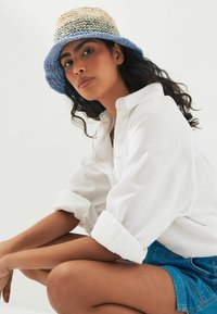 Next Hattu - blue ombre