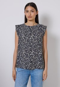 Blusa navy con motivo a foglie, maniche a cappuccio e chiusura a bottoni. Realizzata in tessuto leggero, presenta una vestibilità comoda e una texture delicata.