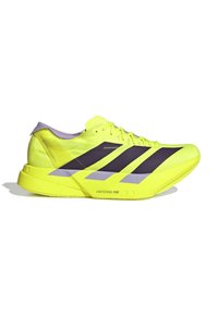 Jasnozielone buty biegowe z czarnymi i fioletowymi akcentami, lekka konstrukcja, teksturowana cholewka i widoczne logo marki na boku.