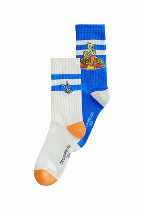 Kaksi keskipitkää sukkaa, toinen valkoinen oranssilla kantapäällä ja varvassosalla sekä Bugs Bunny -logolla, toinen sininen valkoisilla raidoilla ja Tweety Bird Hello Jam -kuviolla.