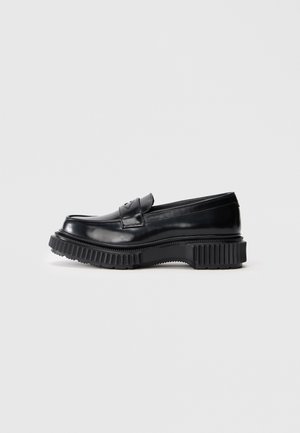 TYPE 182 UNISEX - Chaussons - black