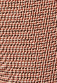 Unausgewählt, pied de puce orange