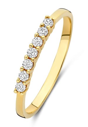 Goldring mit sieben runden, krappenfassungen von klaren Edelsteinen in einer linearen Anordnung. Glatter Ring mit polierter Oberfläche und minimalistischem Design.