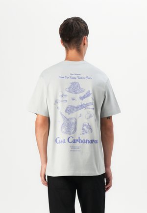 ONSFRED OSTERIA TEE - Print T-shirt - mirage gray