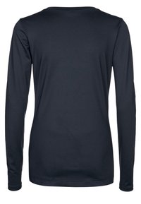 Pitkähihainen, tummansininen paita, valmistettu sileästä kankaasta. Pyöreä pääntie ja vartalonmyötäinen leikkaus. Yksinkertaiset saumat, eikä näkyviä logoja.