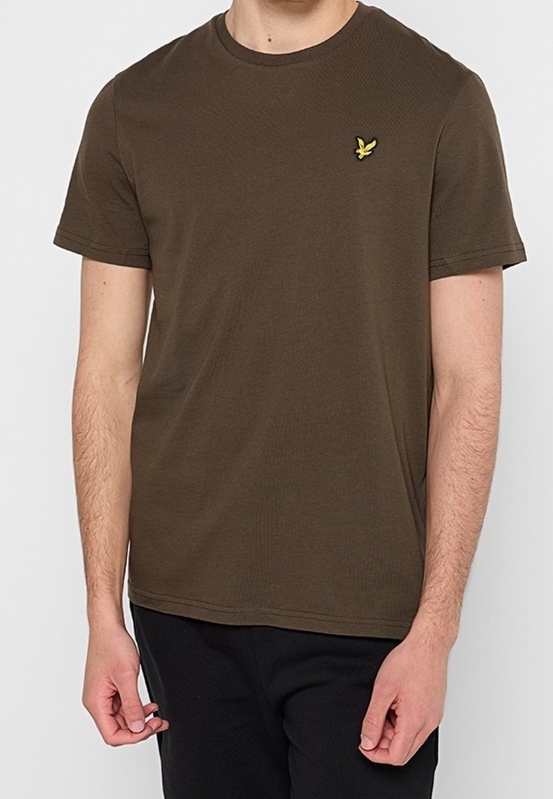 T-shirt in cotone marrone scuro con maniche corte, scollo tondo e piccolo logo giallo sul petto. Tessuto liscio; vestibilità casual.