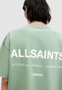 AllSaints ACCESS CREW - Apdrukāts T-krekls - shamrock green