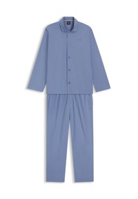 Ανοιχτό μπλε μακρυμάνικο πουκάμισο με κουμπιά και παντελόνι σετ με ελαστική μέση, με διακριτικό λογότυπο "BOSS" στο στήθος και στο μηρό.