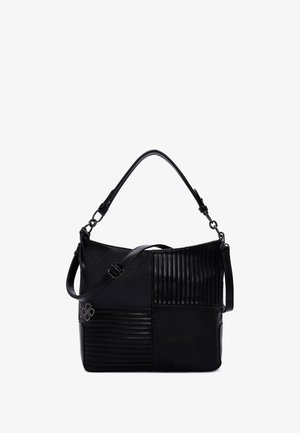 Schwarze Handtasche mit einem gemischten Texturdesign, das glatte und gerippte Lederabschnitte aufweist, einen einzelnen Schultergurt hat und ein dekoratives Akzentdetail bietet.