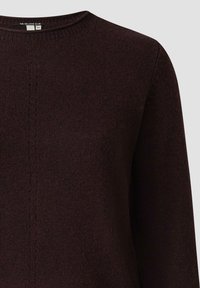 Donkerbruin gebreid sweater met subtiel verticaal stikpatroon en ronde halslijn, gemarkeerde maat 44 van The QS Love Club.