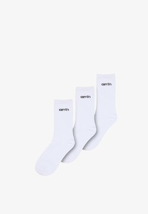 Trois chaussettes blanches avec le logo noir "aim'n" imprimé près du haut, disposées en ligne décalée sur fond blanc.