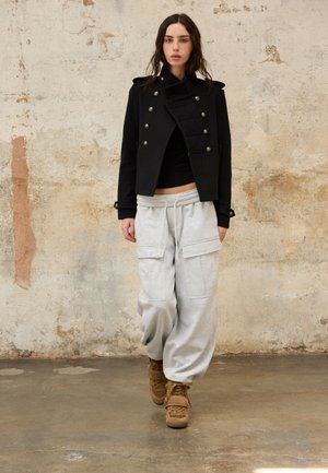 Stradivarius, FELT TEXTURE BUTTON-UP COAT - Leichte Jacke - black