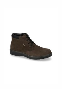 Stivaletti ankle in suede marrone con lacci neri, superficie texture e suola in gomma. Presentano un collare imbottito e un dettaglio del logo discreto sul lato.