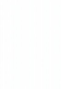 Tre personer sitter utomhus på en bänk, två män och en kvinna, med träd och stadens byggnader i bakgrunden.