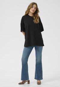 Culture CUALWINE CHABRINA OVERSIZED - Pamata T-krekls - black