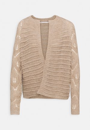 Cardigan en maille beige avec un devant ouvert, featuring des rayures texturées et des motifs en losange sur les manches. Matériau doux avec une sensation confortable.