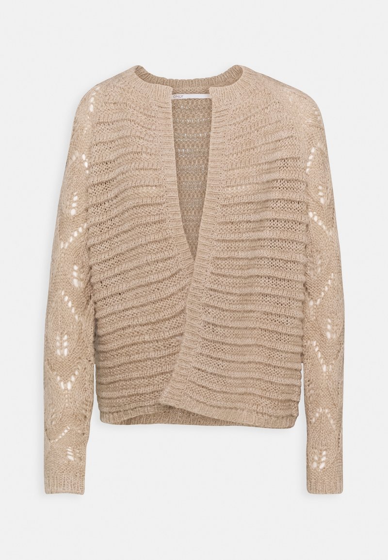 Beige stickad cardigan med öppen front, med texturerade ränder och diamantmönster på ärmarna. Mjukt material med en mysig känsla.