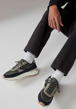 REGULAR FIT - Sneaker low - khaki green