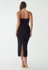 BWLDR AOIFE MIDI - Pouzdrové šaty - black