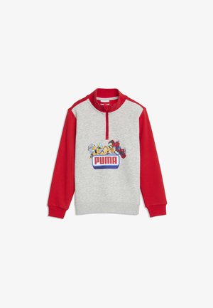 Børne langærmet sweatshirt med røde ærmer, grå krop, halv lynlås og farverigt Puma-logo med tegneseriefigurer foran.