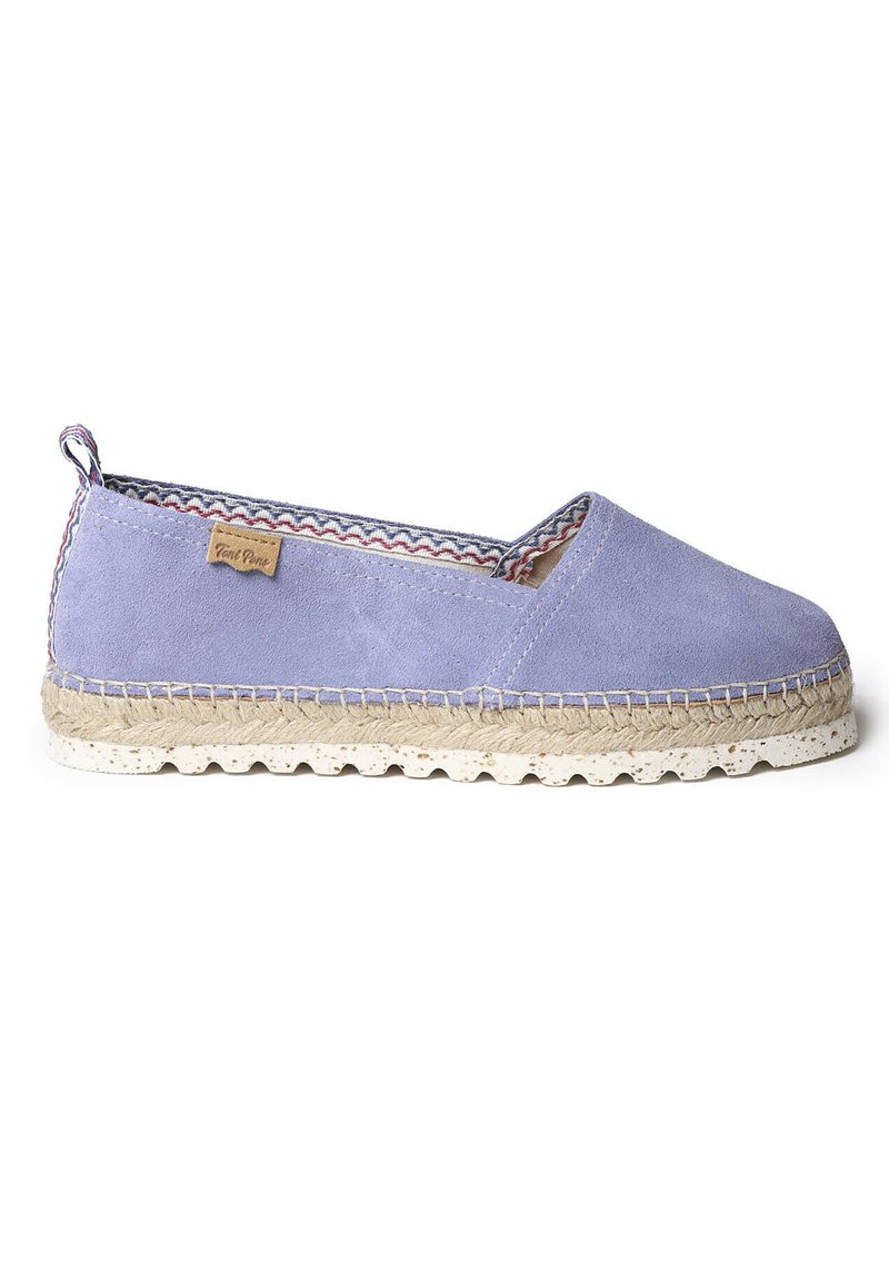 Espadrillas slip-on in pelle scamosciata di colore viola chiaro, con suola in juta intrecciata e un accento a righe colorate lungo il bordo interno. Include un piccolo etichetta con il logo.