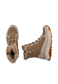 Botas de tobillo de ante y cuero beige con forro de piel sintética, hardware plateado, cordones redondos y suela de goma texturizada. Incluye detalle de cremallera lateral.