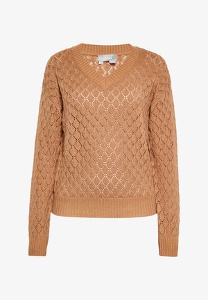 Jersey de manga larga con escote en V en marrón claro, con un patrón de punto abierto de diamantes y dobladillo acanalado. Fabricado en un material suave y texturizado.