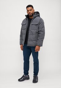 Jack & Jones JJBUILD PUFFER JACKET - Talvejope - dark grey melange