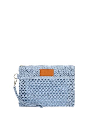 Pochette intrecciata azzurro chiaro con un motivo testurizzato, accento in pelle, chiusura con zip e tracolla staccabile. Misura circa 20 x 15 cm.